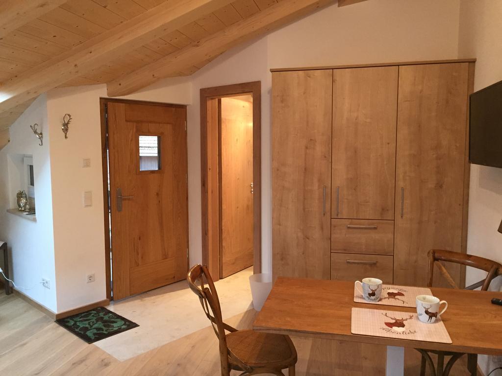 Ferienwohnung Ostermair Apartment Gudiberg ガルミッシュ・パルテンキルヒェン 部屋 写真